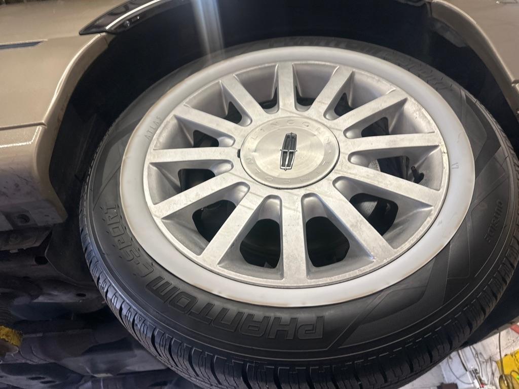 Lincoln Town Car 4dr Sdn Signature Premium 2006