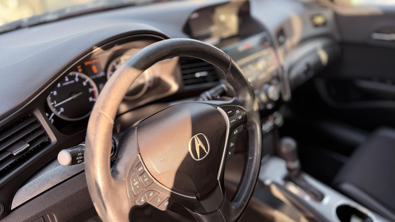 Acura ILX 4dr Sdn 2.0L 2013