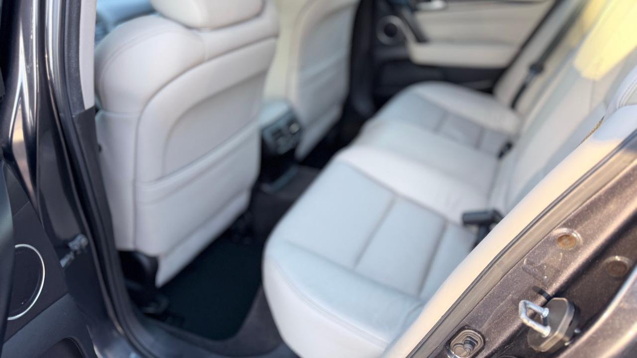 Acura TL 4dr Sdn Auto SH-AWD Tech 2012