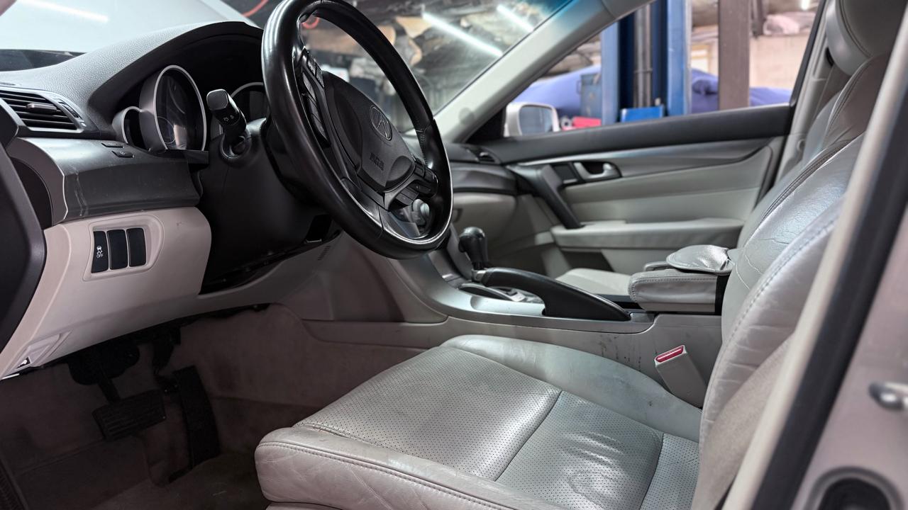 Acura TL 4dr Sdn 2WD Tech 2011