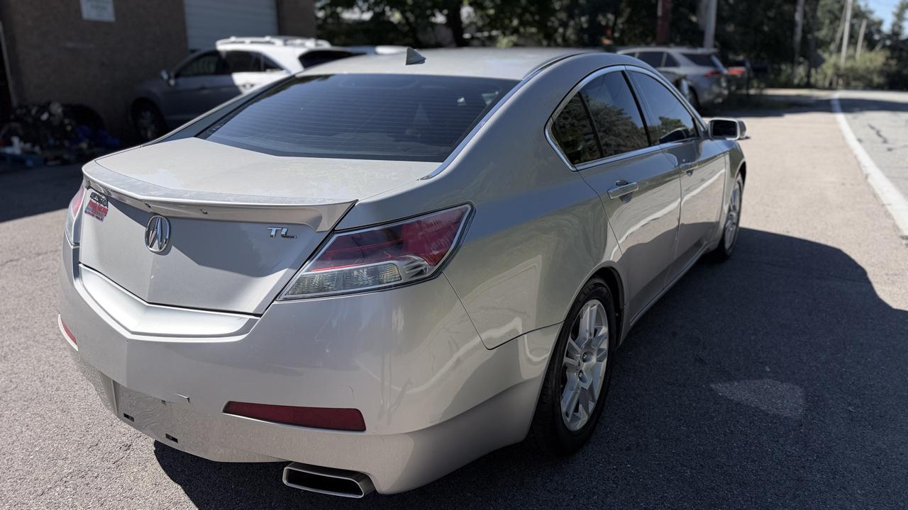Acura TL 4dr Sdn 2WD Tech 2011