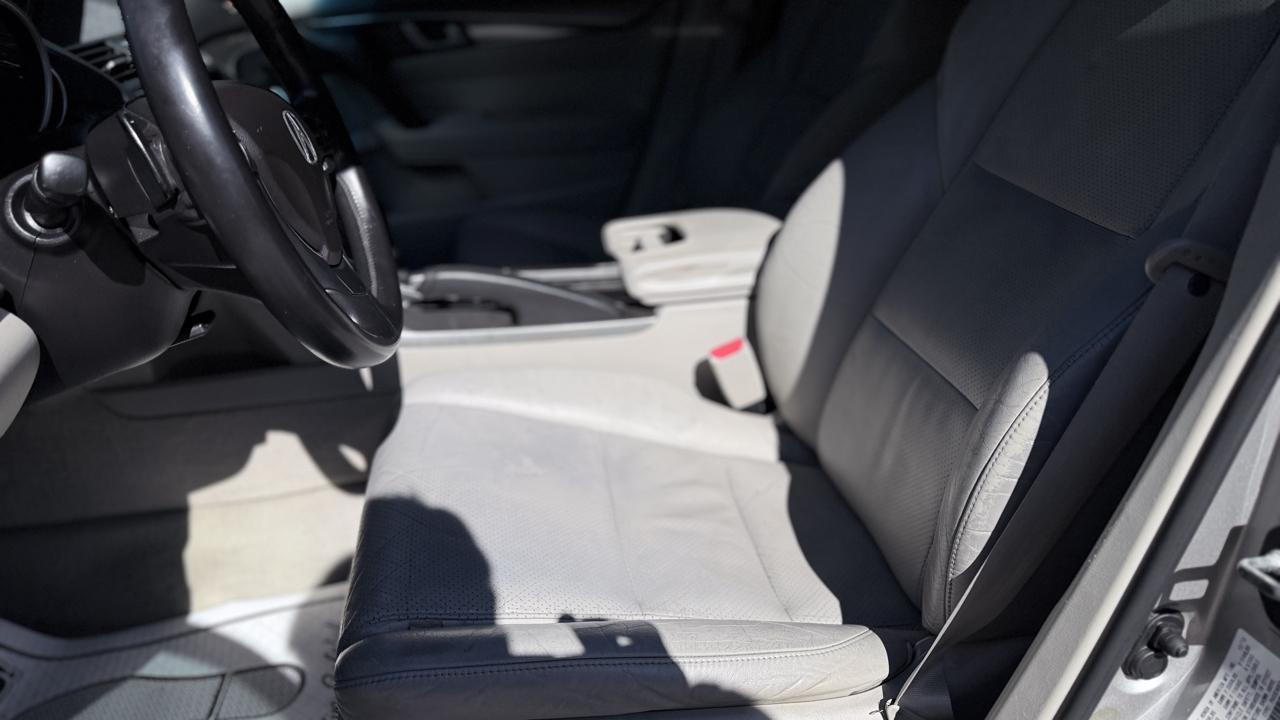 Acura TL 4dr Sdn 2WD Tech 2011