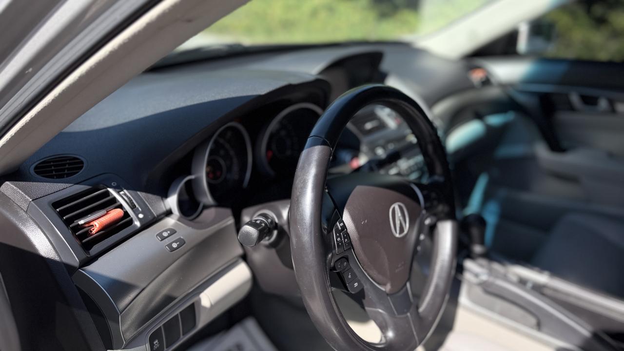 Acura TL 4dr Sdn 2WD Tech 2011