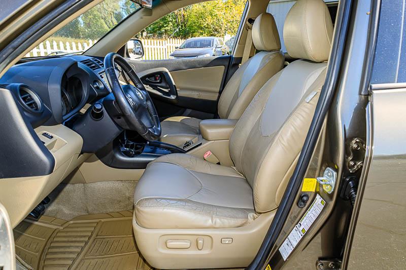 2011 Toyota RAV4 Limited photo 2
