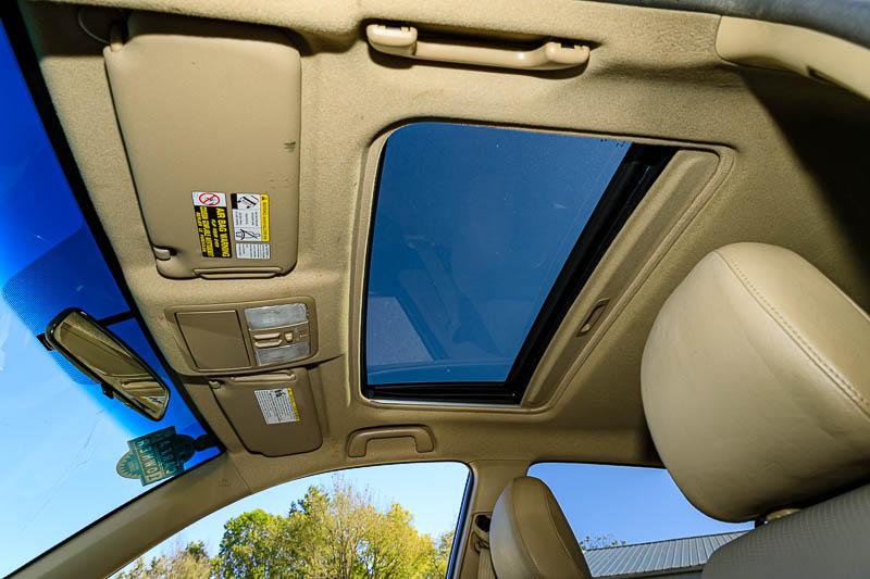 2011 Toyota RAV4 Limited photo 3