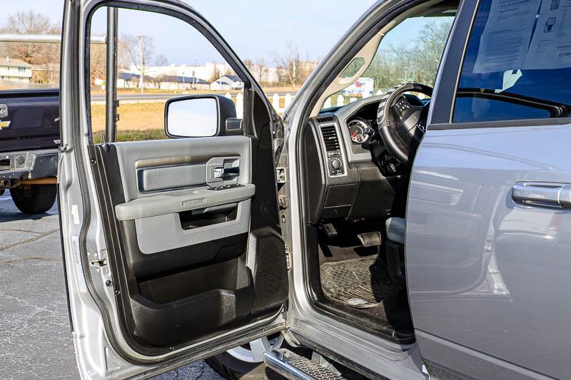 RAM 1500 Classic SLT 4x4 Quad Cab 6'4" Box 2019