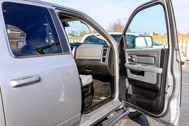 RAM 1500 Classic SLT 4x4 Quad Cab 6'4" Box 2019