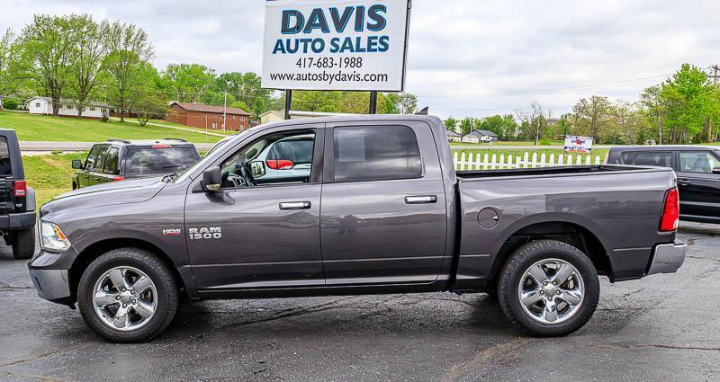 RAM 1500 Big Horn Crew Cab 4WD 2015