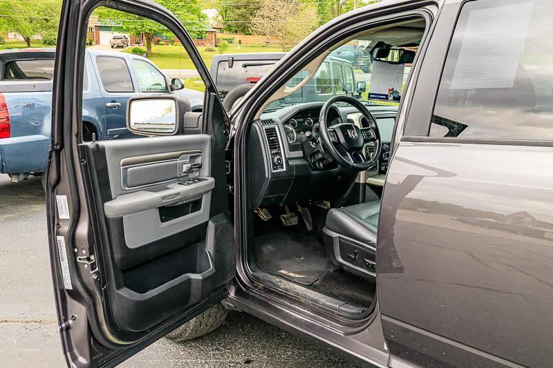 RAM 1500 Big Horn Crew Cab 4WD 2015