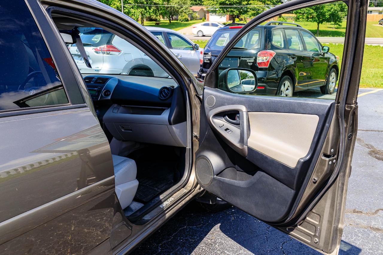 Toyota RAV4 Limited I4 4WD 2012
