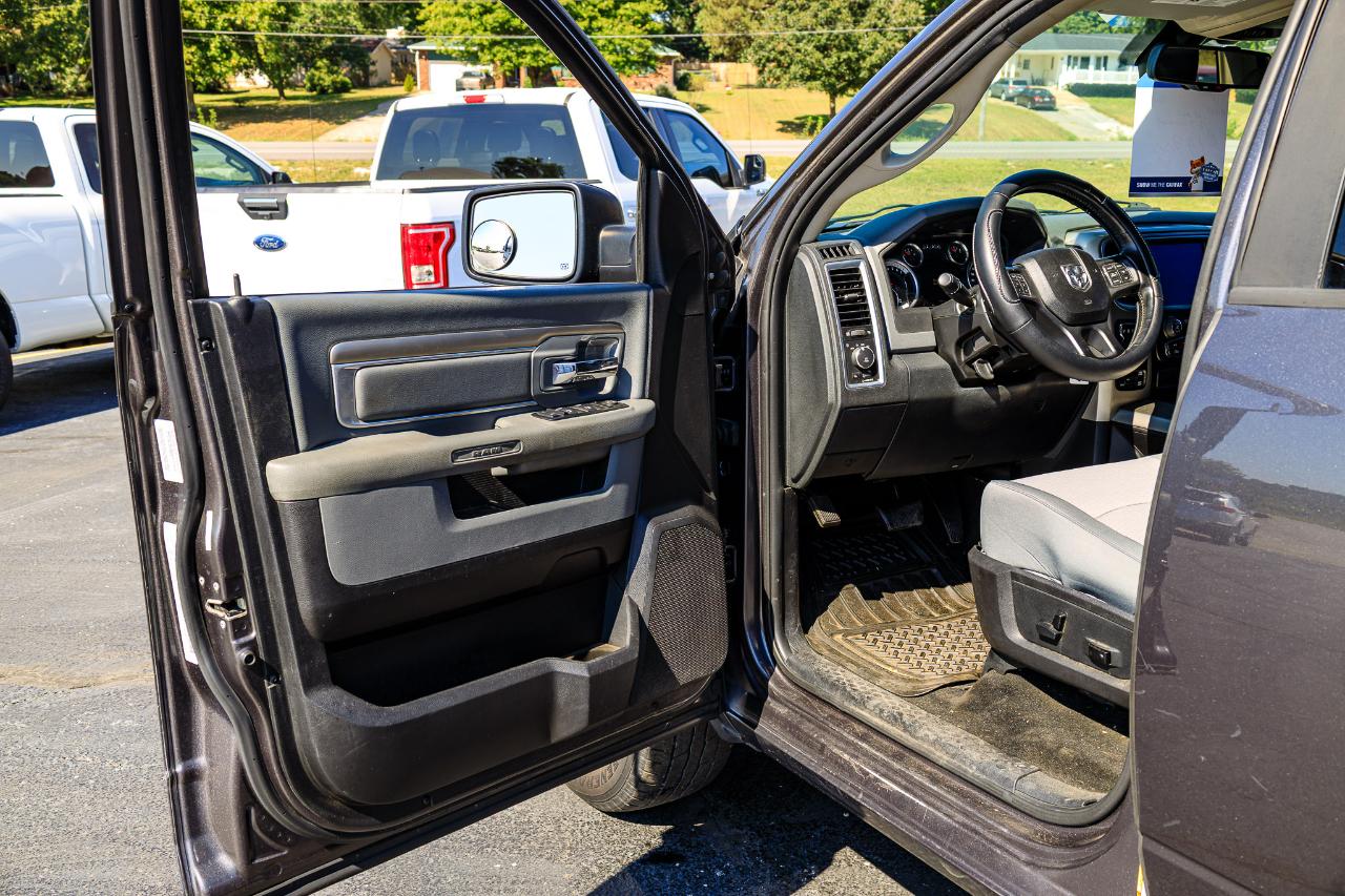 RAM 1500 Big Horn Crew Cab 4WD SWB 2015