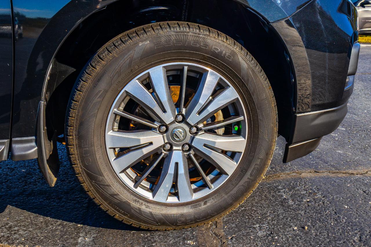 Nissan Pathfinder SV 4D SUV 4WD 2017