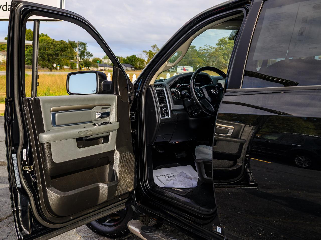 RAM 1500 Classic Big Horn 4x4 Crew Cab 5'7" Box 2019