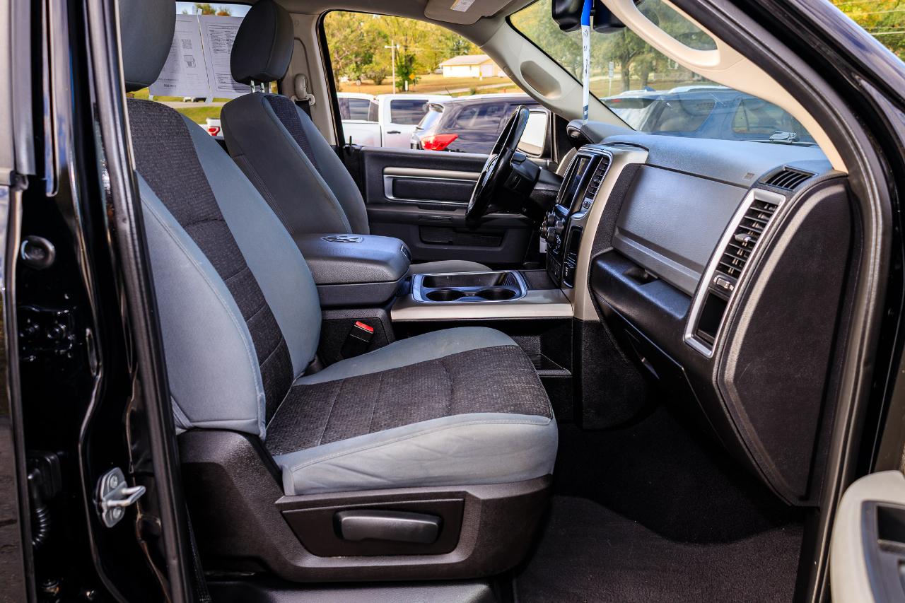 RAM 1500 Classic Big Horn 4x4 Crew Cab 5'7" Box 2019