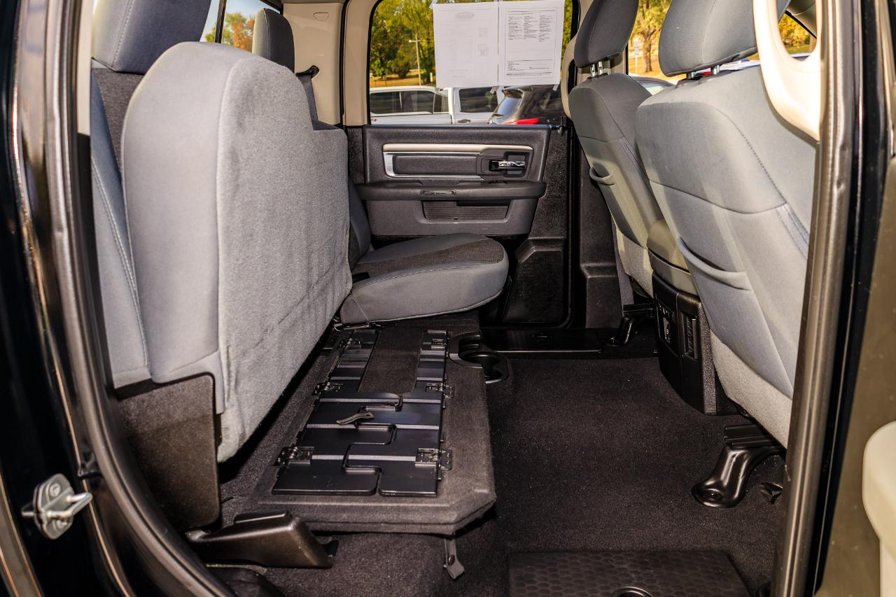 RAM 1500 Classic Big Horn 4x4 Crew Cab 5'7" Box 2019