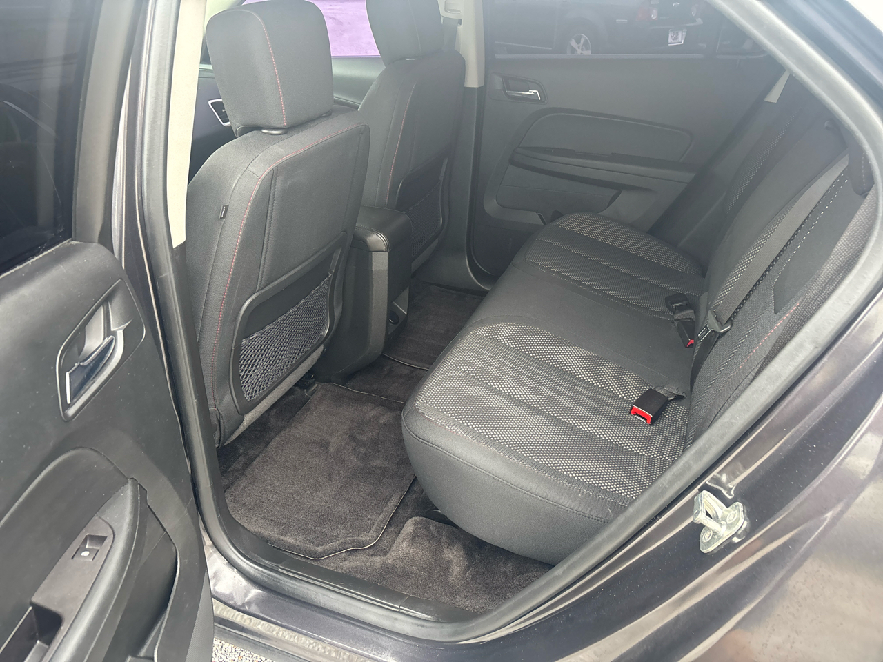 2016 Chevrolet Equinox LT photo 2