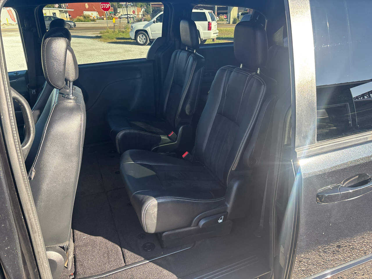 2016 Dodge Grand Caravan SXT Plus photo 3