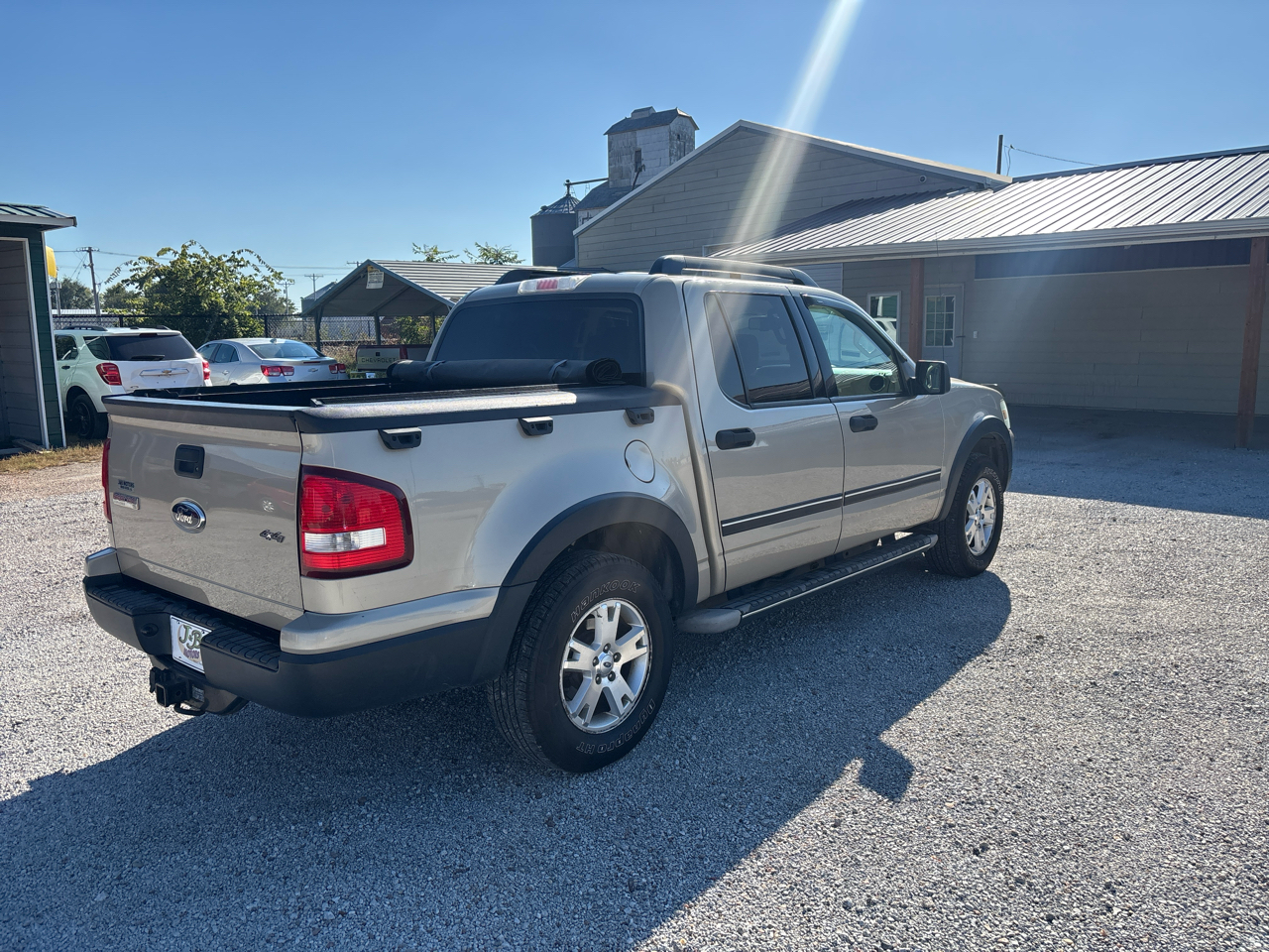 2007 Ford Explorer Sport Trac XLT photo 2
