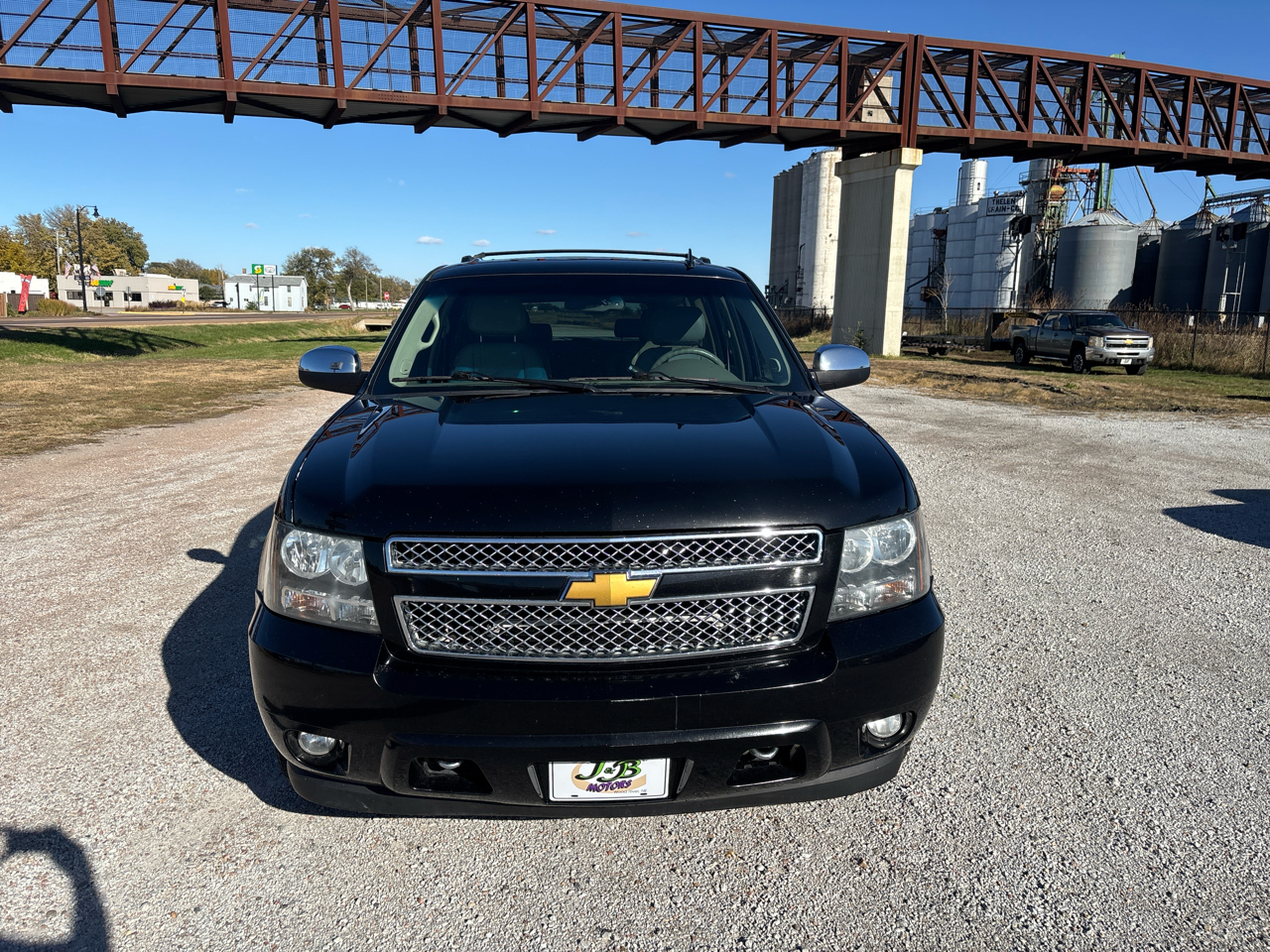 Chevrolet Suburban 4WD 4dr 1500 LTZ 2013 Chevrolet Suburban 4WD 4dr 1500 LTZ 2013