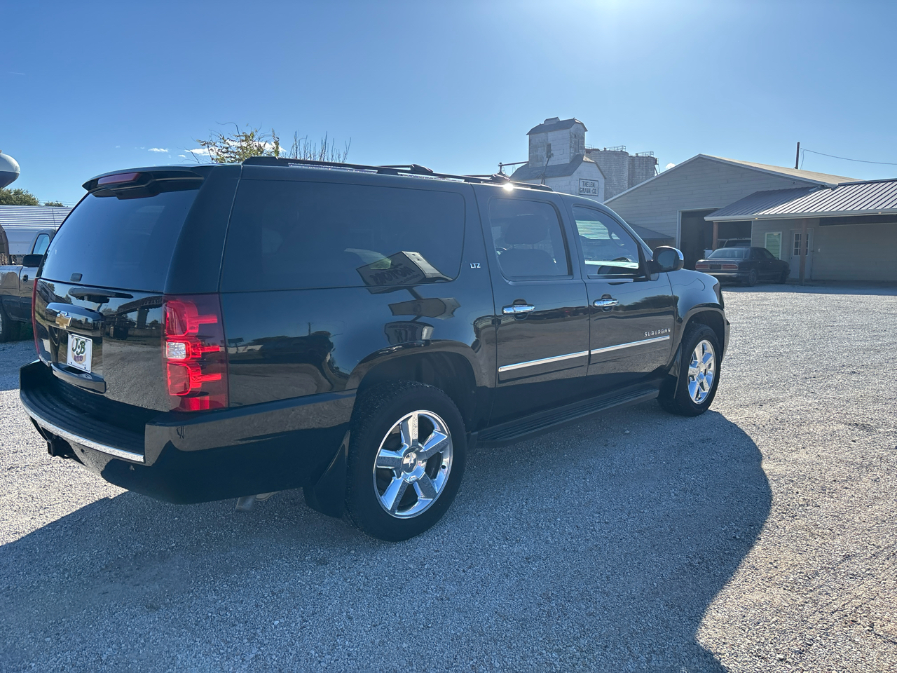 Chevrolet Suburban 4WD 4dr 1500 LTZ 2013 Chevrolet Suburban 4WD 4dr 1500 LTZ 2013