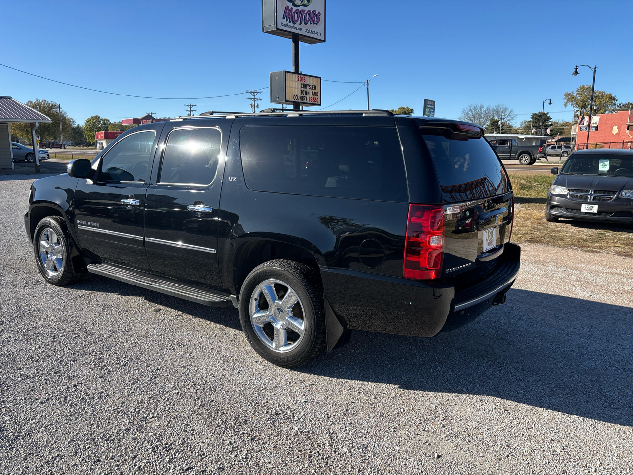 Chevrolet Suburban 4WD 4dr 1500 LTZ 2013 Chevrolet Suburban 4WD 4dr 1500 LTZ 2013