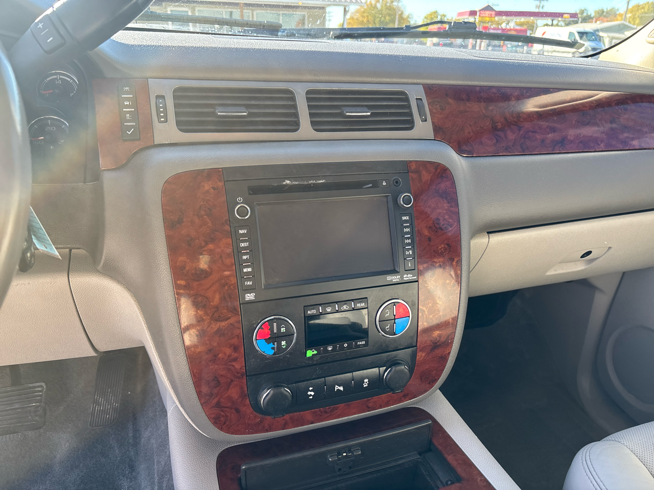 Chevrolet Suburban 4WD 4dr 1500 LTZ 2013 Chevrolet Suburban 4WD 4dr 1500 LTZ 2013