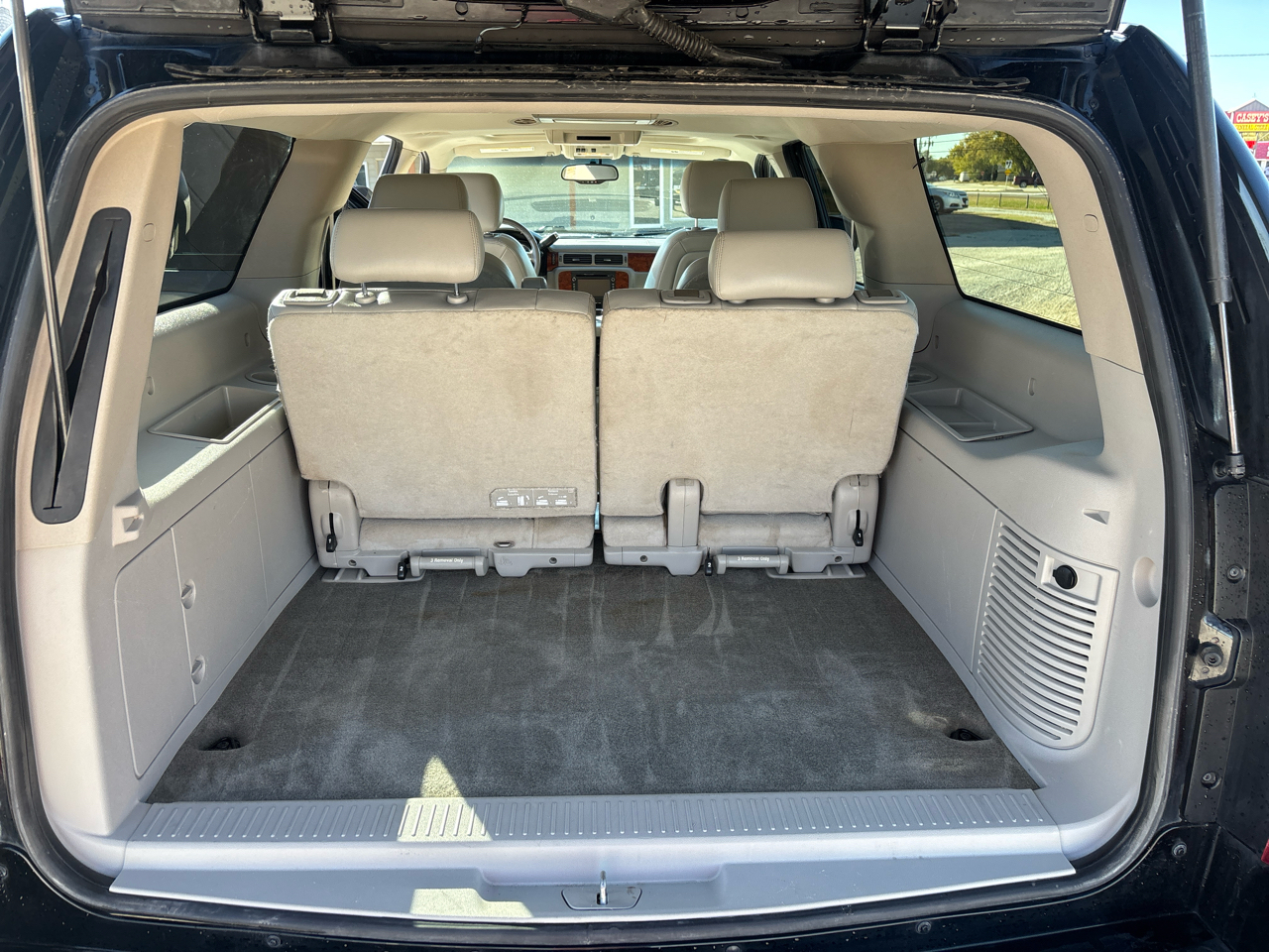 Chevrolet Suburban 4WD 4dr 1500 LTZ 2013 Chevrolet Suburban 4WD 4dr 1500 LTZ 2013