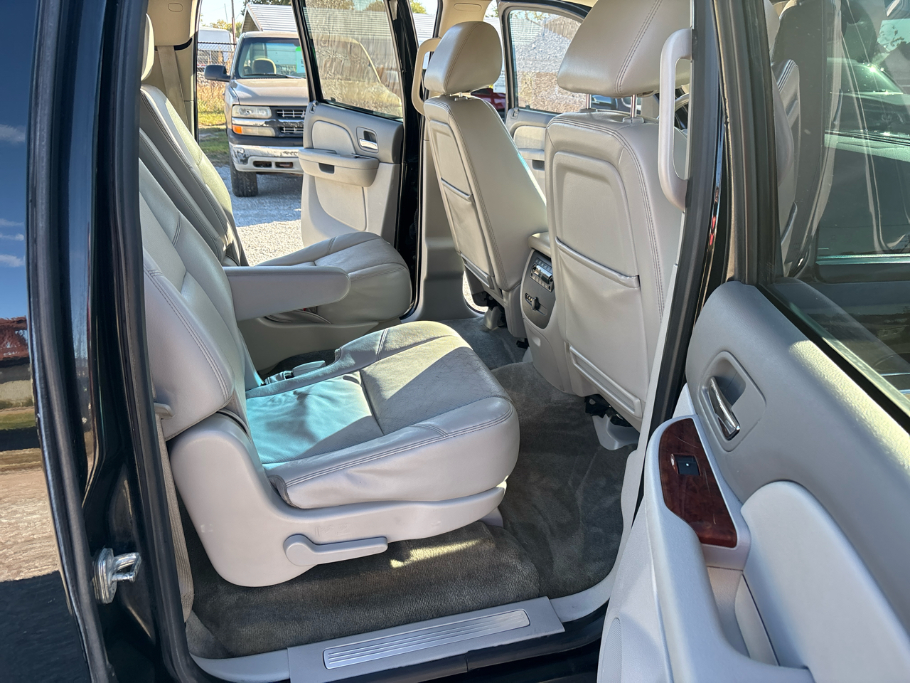 Chevrolet Suburban 4WD 4dr 1500 LTZ 2013 Chevrolet Suburban 4WD 4dr 1500 LTZ 2013