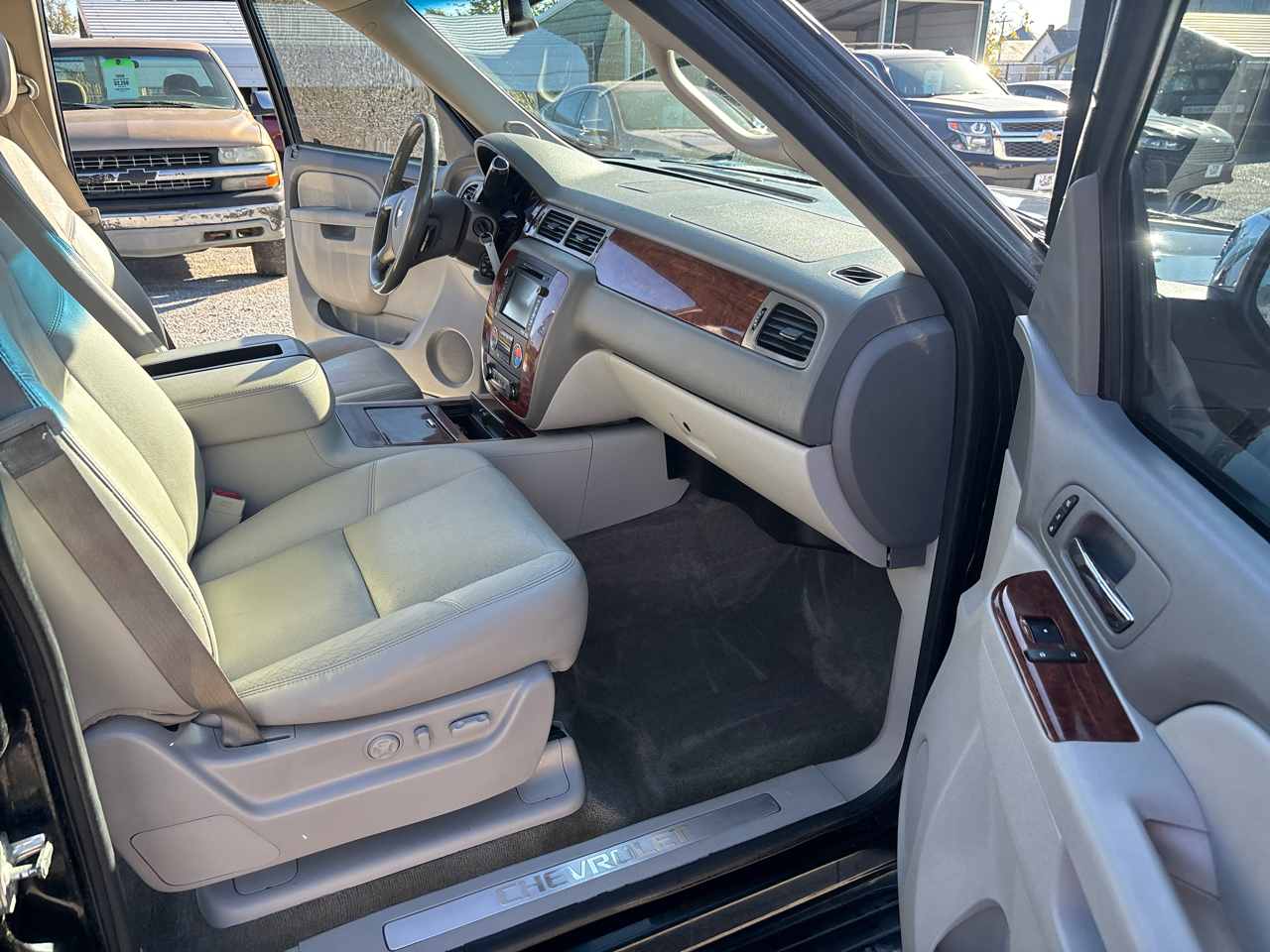 Chevrolet Suburban 4WD 4dr 1500 LTZ 2013 Chevrolet Suburban 4WD 4dr 1500 LTZ 2013