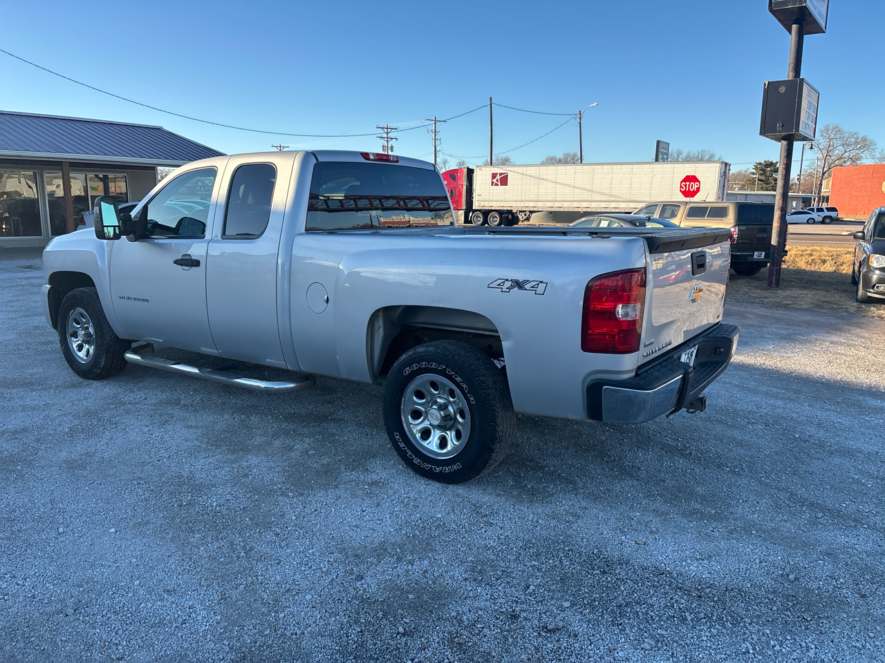 Chevrolet Silverado 1500 4WD Ext Cab 143.5" LT 2011