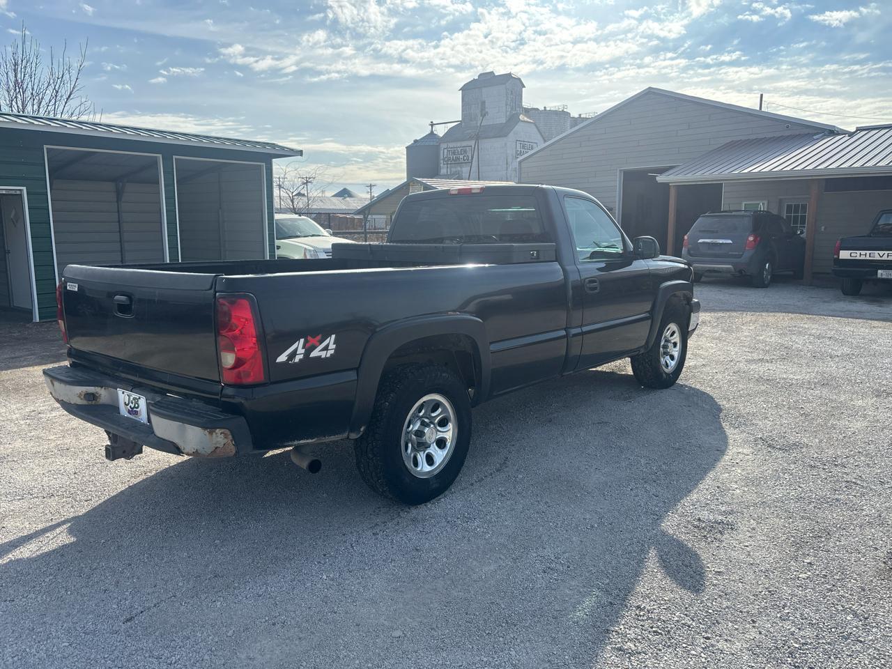 Chevrolet Silverado 1500 4WD Reg Cab 126" Work Truck 2006