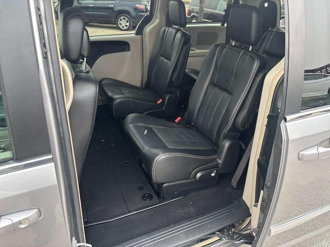 Chrysler Town & Country 4dr Wgn Touring 2016