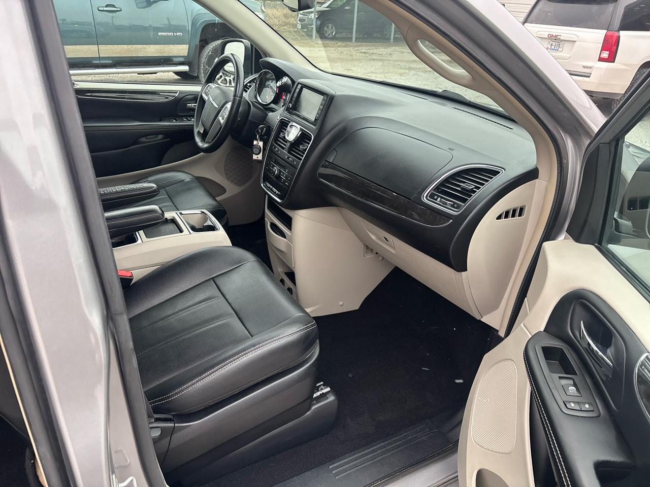 Chrysler Town & Country 4dr Wgn Touring 2016