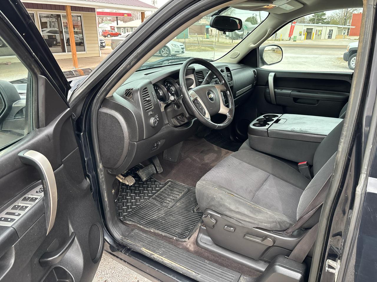 Chevrolet Silverado 1500 4WD Ext Cab 143.5" LT 2012