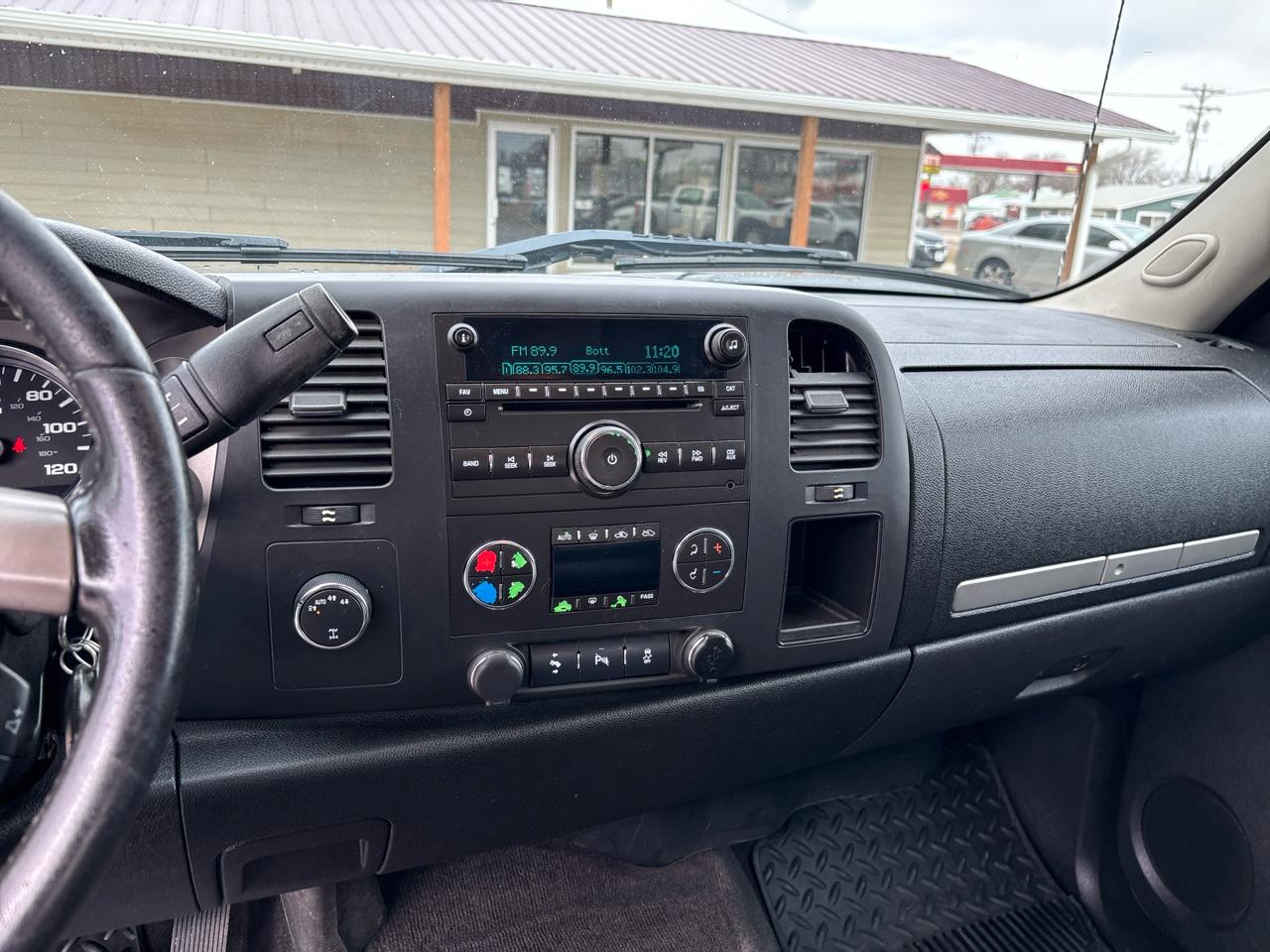 Chevrolet Silverado 1500 4WD Ext Cab 143.5" LT 2012