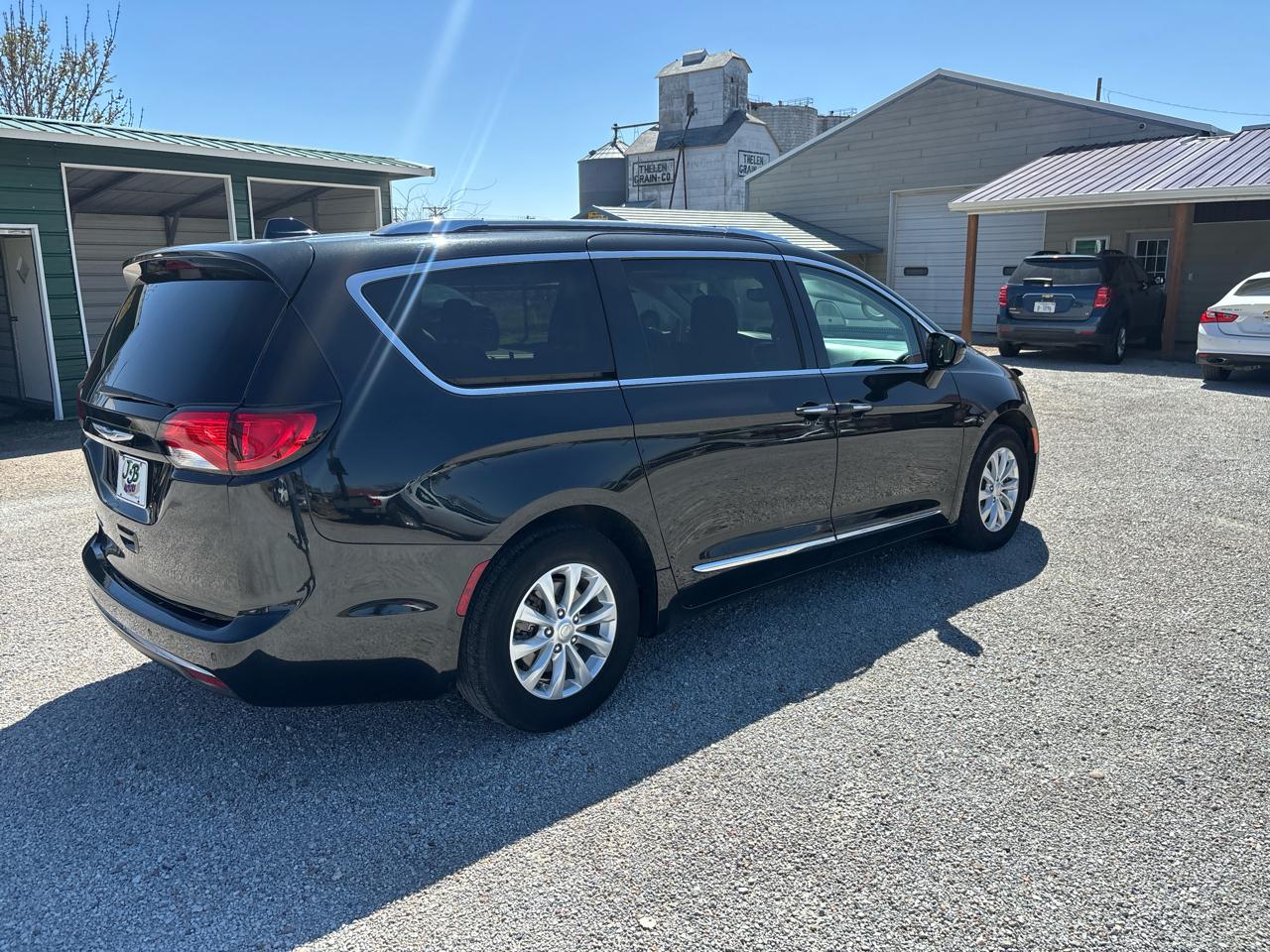 Chrysler Pacifica Touring L FWD 2019