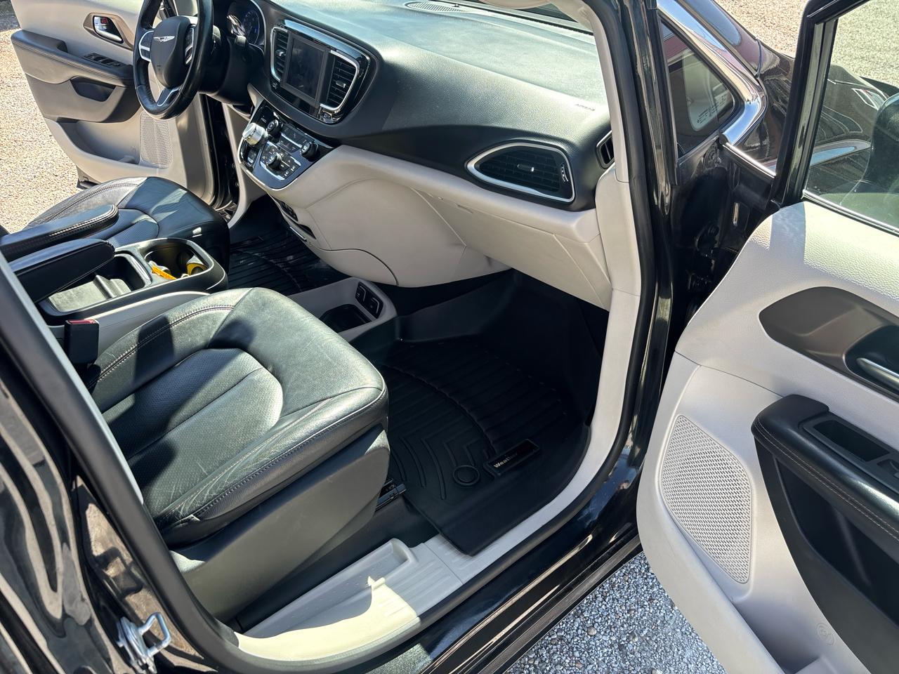 Chrysler Pacifica Touring L FWD 2019