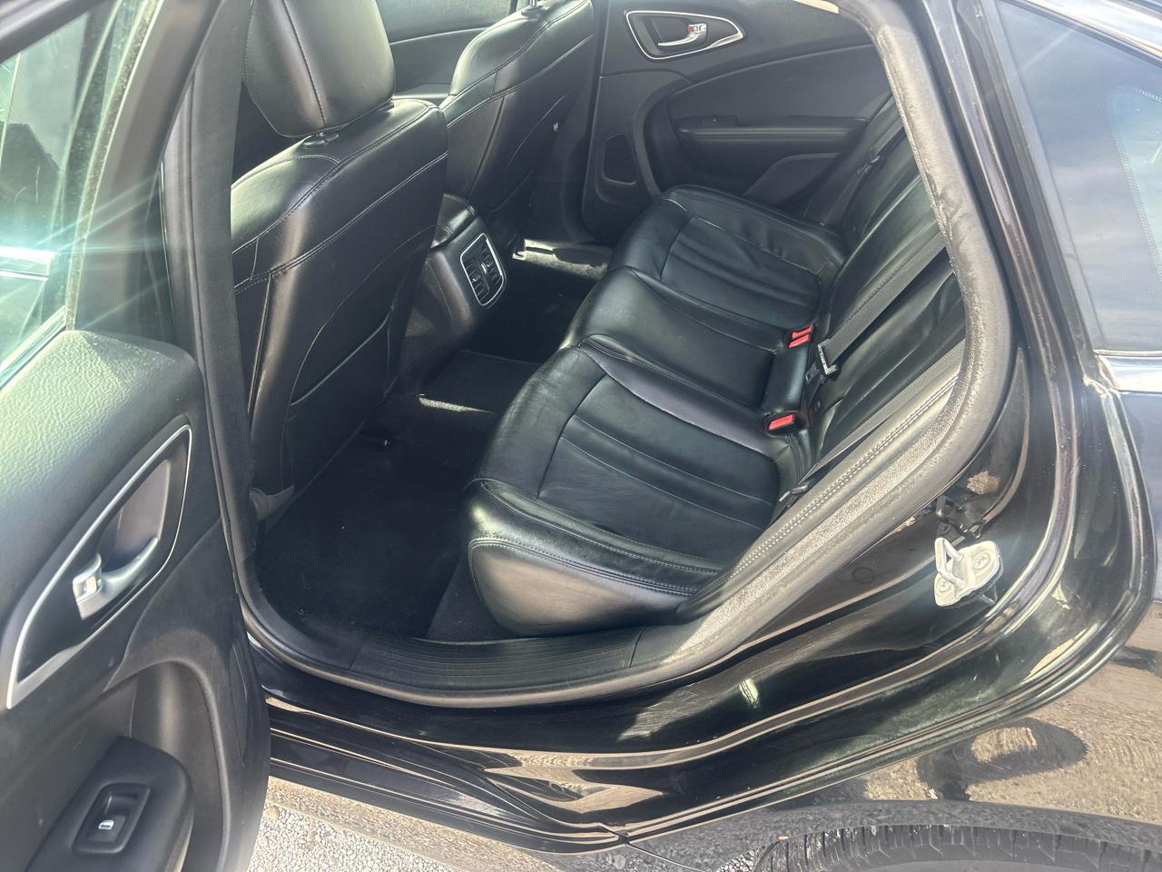 Chrysler 200 4dr Sdn C FWD 2015