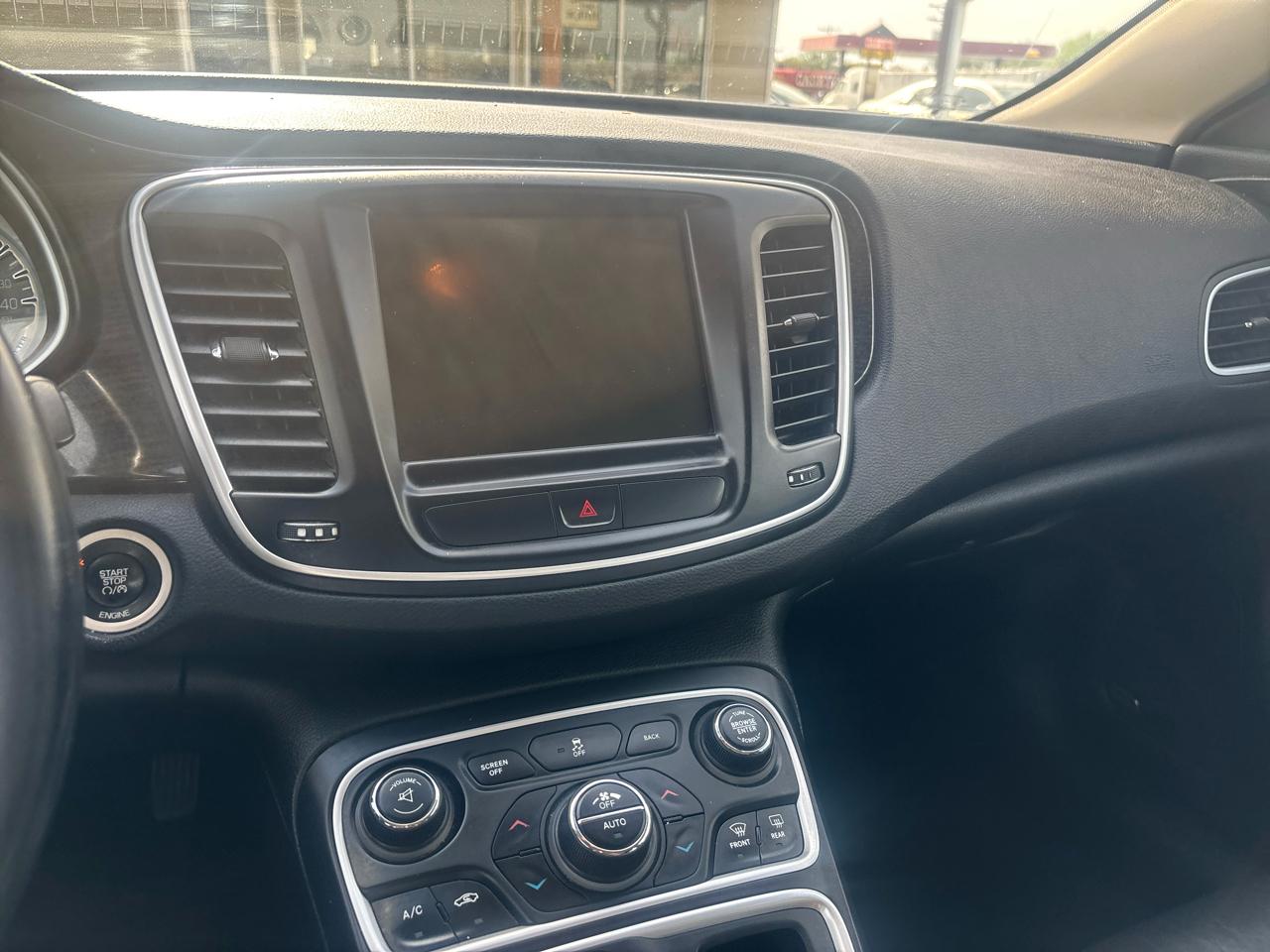 Chrysler 200 4dr Sdn C FWD 2015