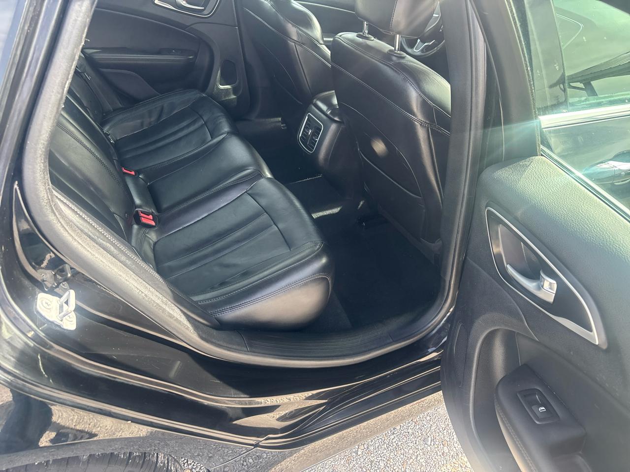 Chrysler 200 4dr Sdn C FWD 2015