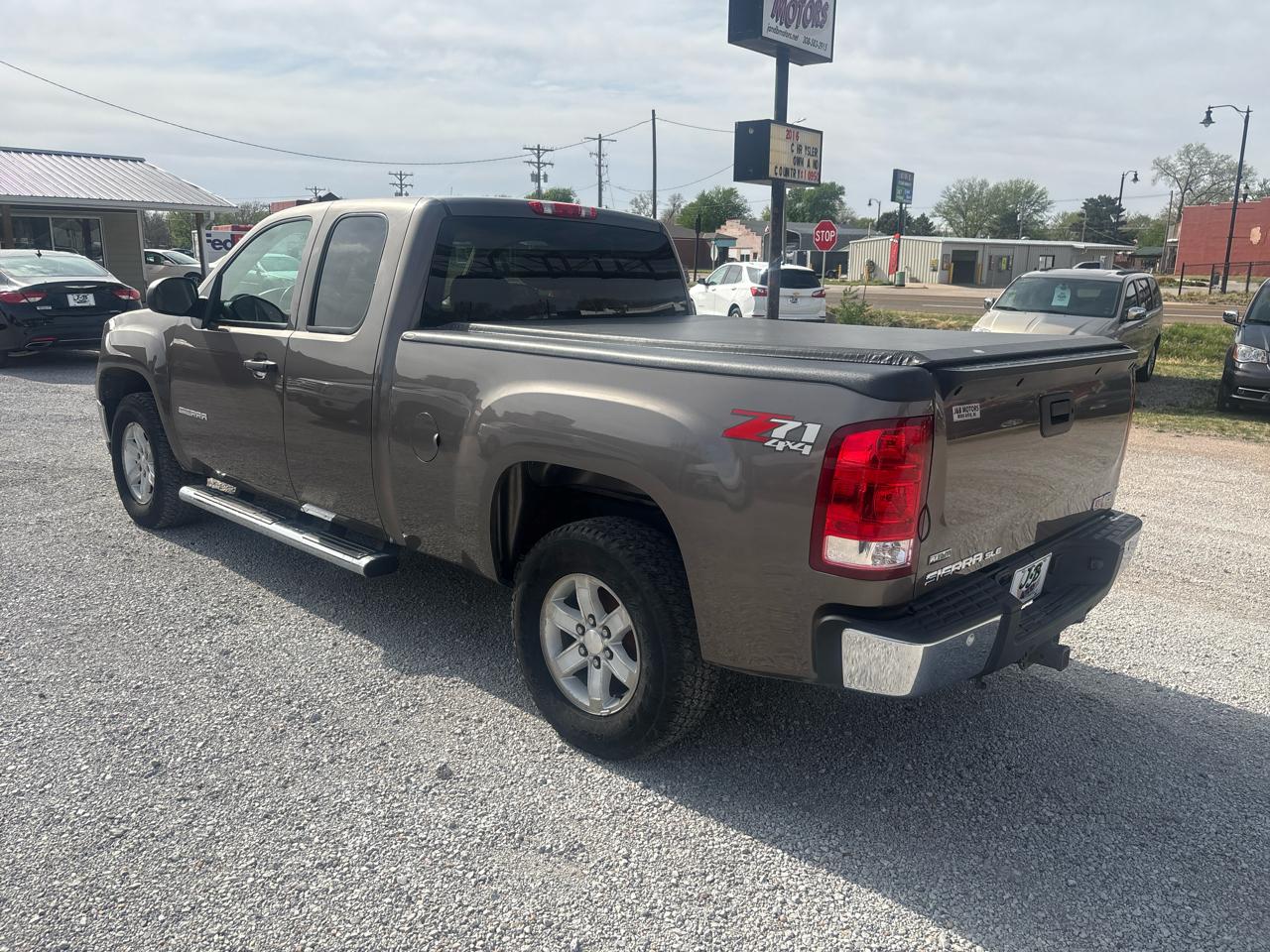 GMC Sierra 1500 4WD Ext Cab 143.5" SLE 2012