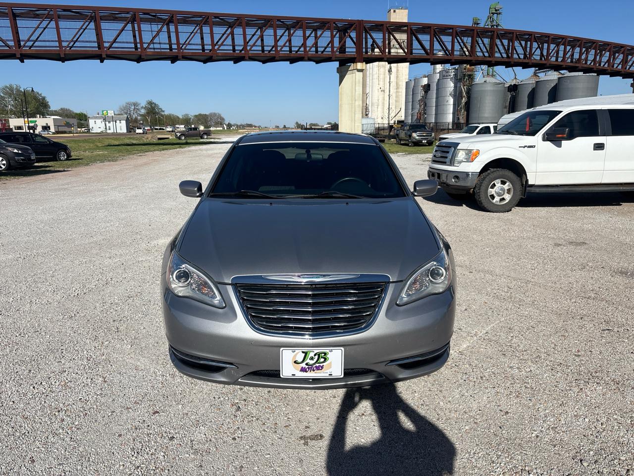 Chrysler 200 4dr Sdn Touring 2014