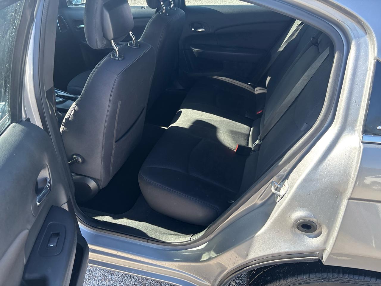 Chrysler 200 4dr Sdn Touring 2014