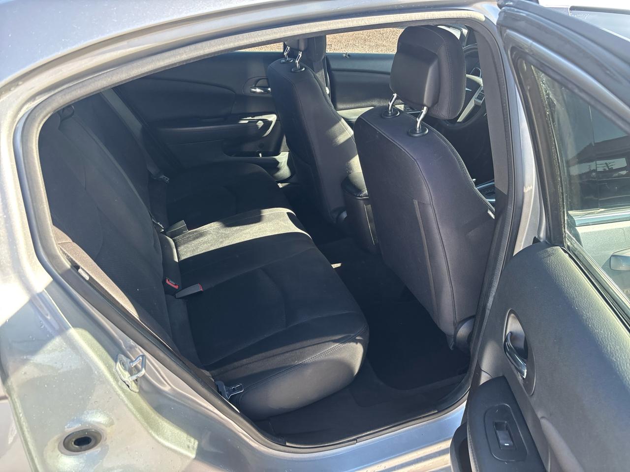 Chrysler 200 4dr Sdn Touring 2014