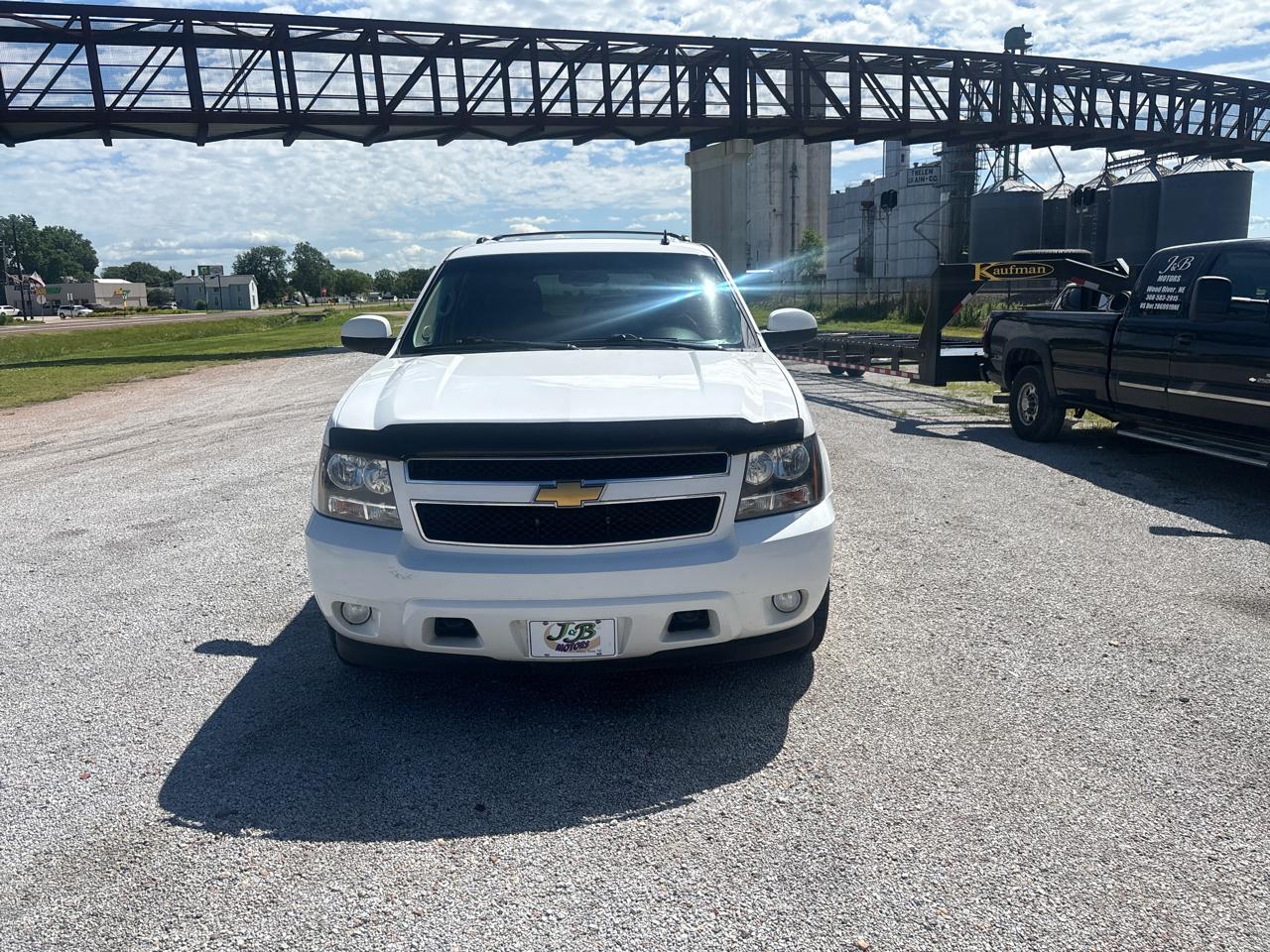 Chevrolet Suburban 4WD 4dr 1500 LT 2013