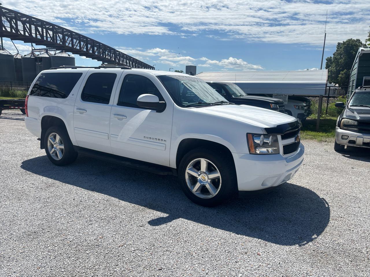 Chevrolet Suburban 4WD 4dr 1500 LT 2013