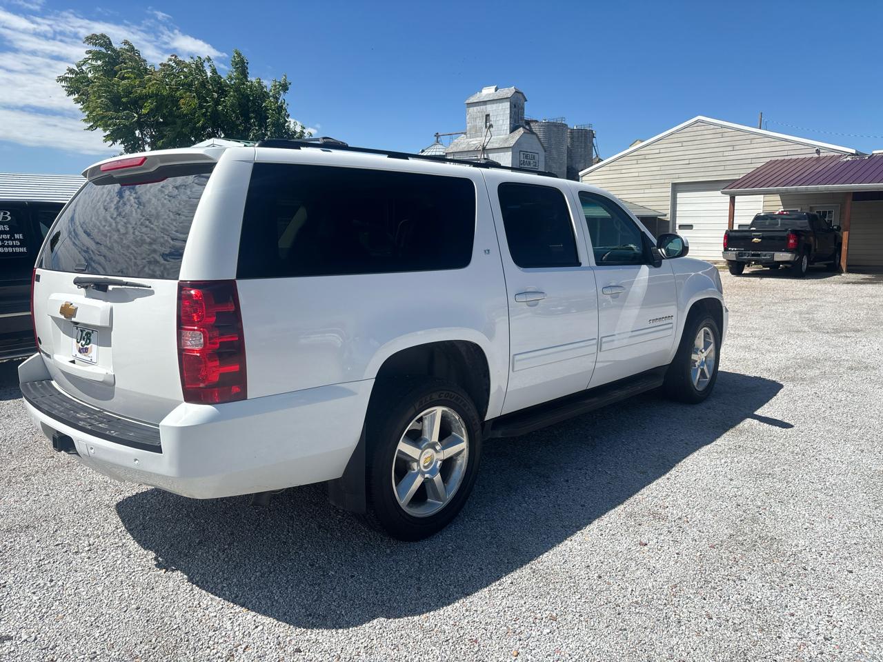 Chevrolet Suburban 4WD 4dr 1500 LT 2013