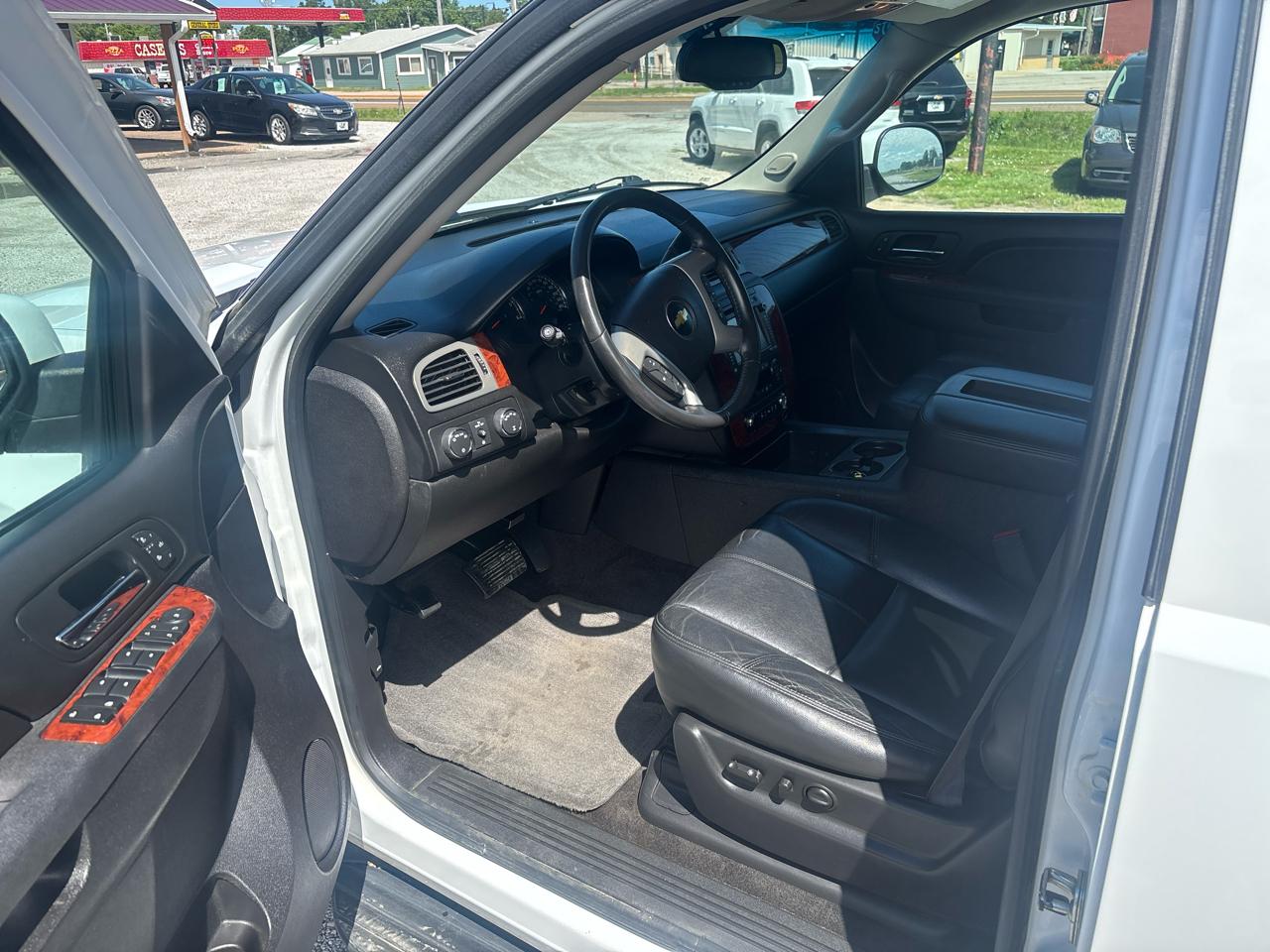 Chevrolet Suburban 4WD 4dr 1500 LT 2013