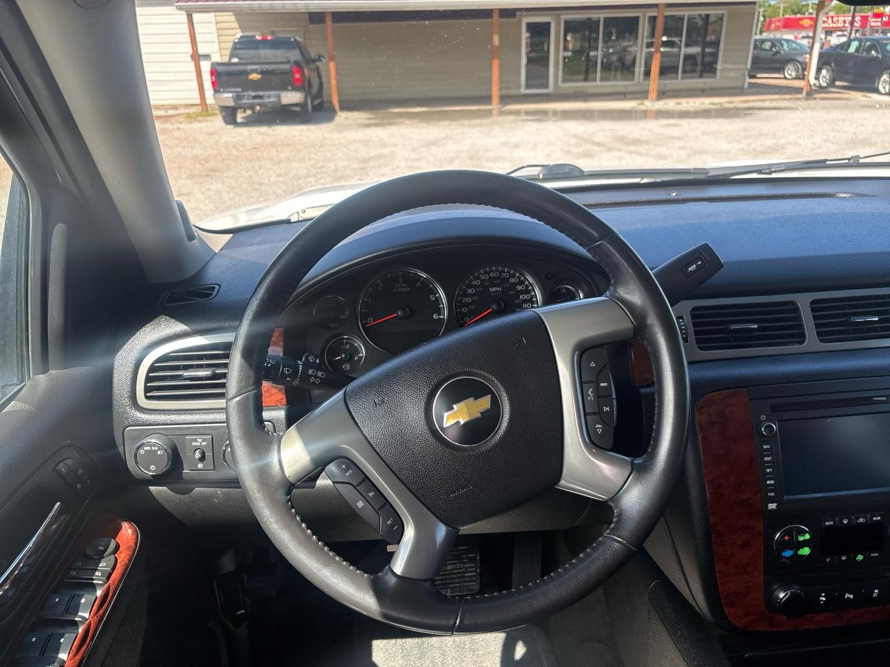 Chevrolet Suburban 4WD 4dr 1500 LT 2013