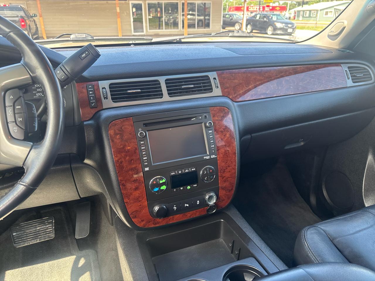 Chevrolet Suburban 4WD 4dr 1500 LT 2013